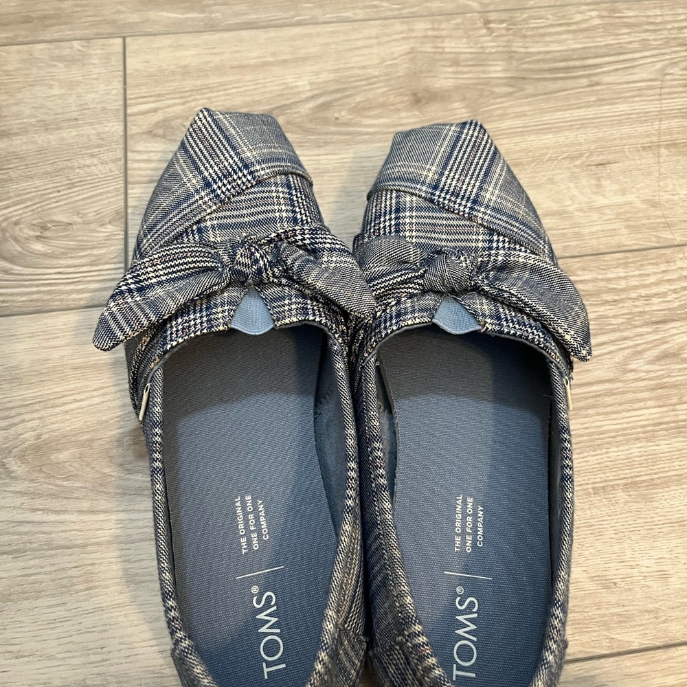 TOMS Women's Checkered Bow Flats - Blue and White